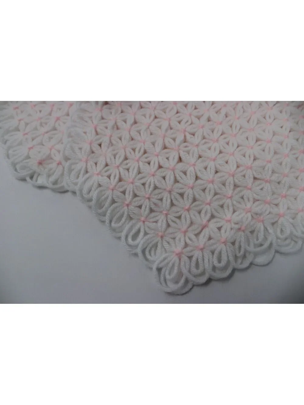 Vintage 1970s Handmade Crochet Pink White Daisy Loop-Stitch Table Dining Mat 2